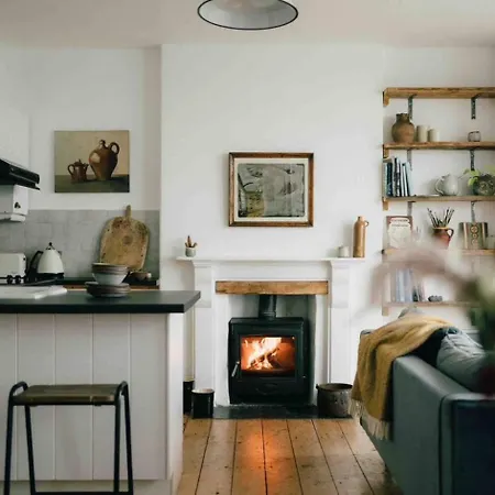 Arty Flat With Panoramic View Of